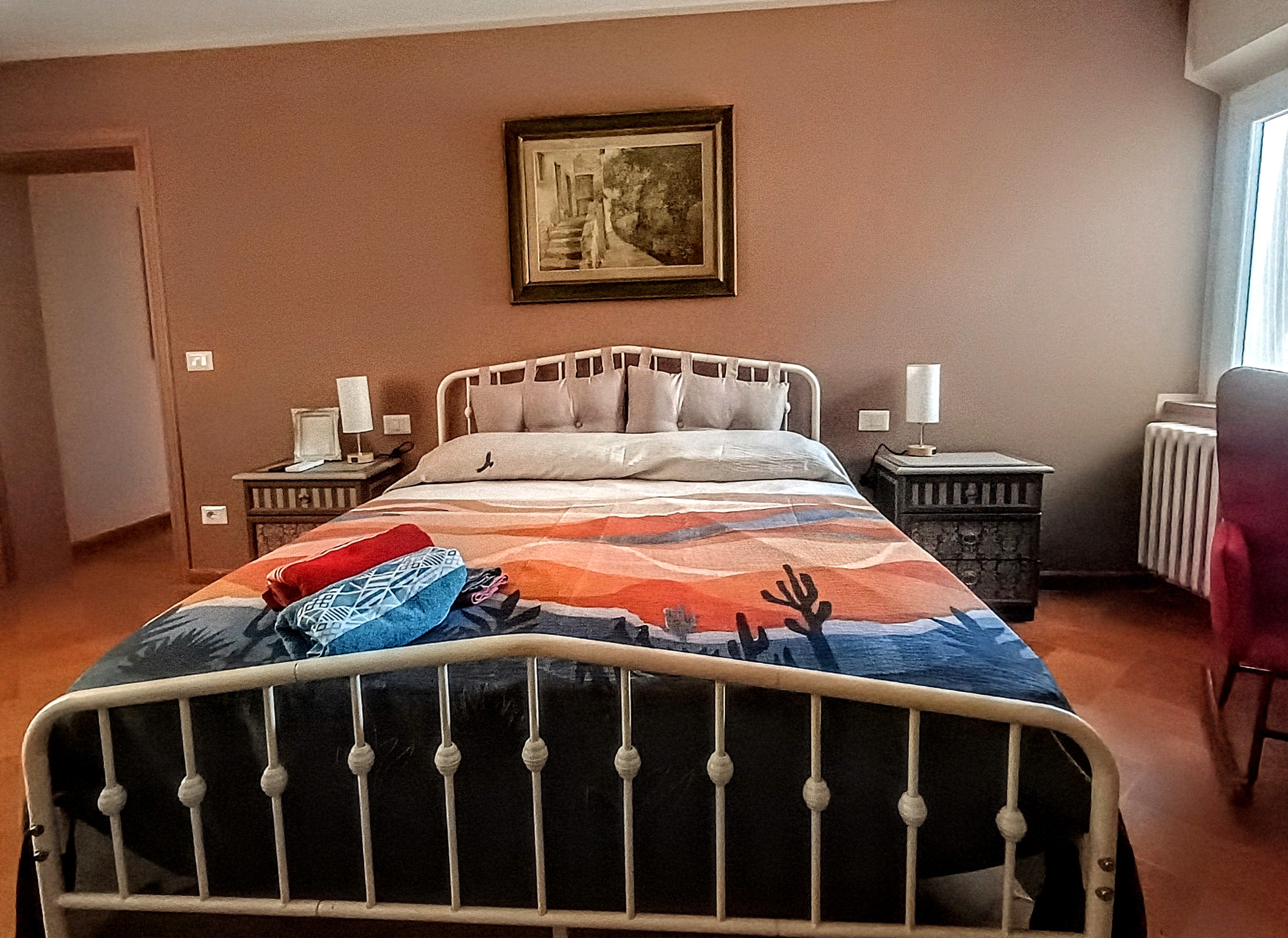 King-size bed in La Camelia Room at Genevieve Grove, Tuscany