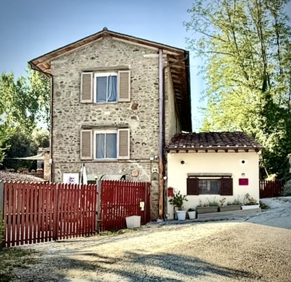 Exterior of Genevieve Grove, a traditional Tuscan stone house and bed and breakfast in Vinci, Tuscany